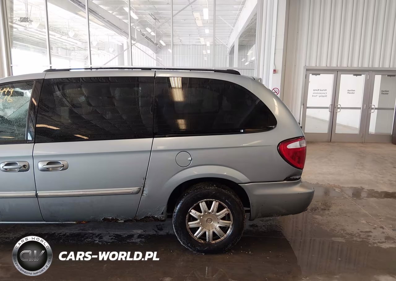 2005 Chrysler Town & Country Touring VIN:2C4GP54L35R558949 - 6