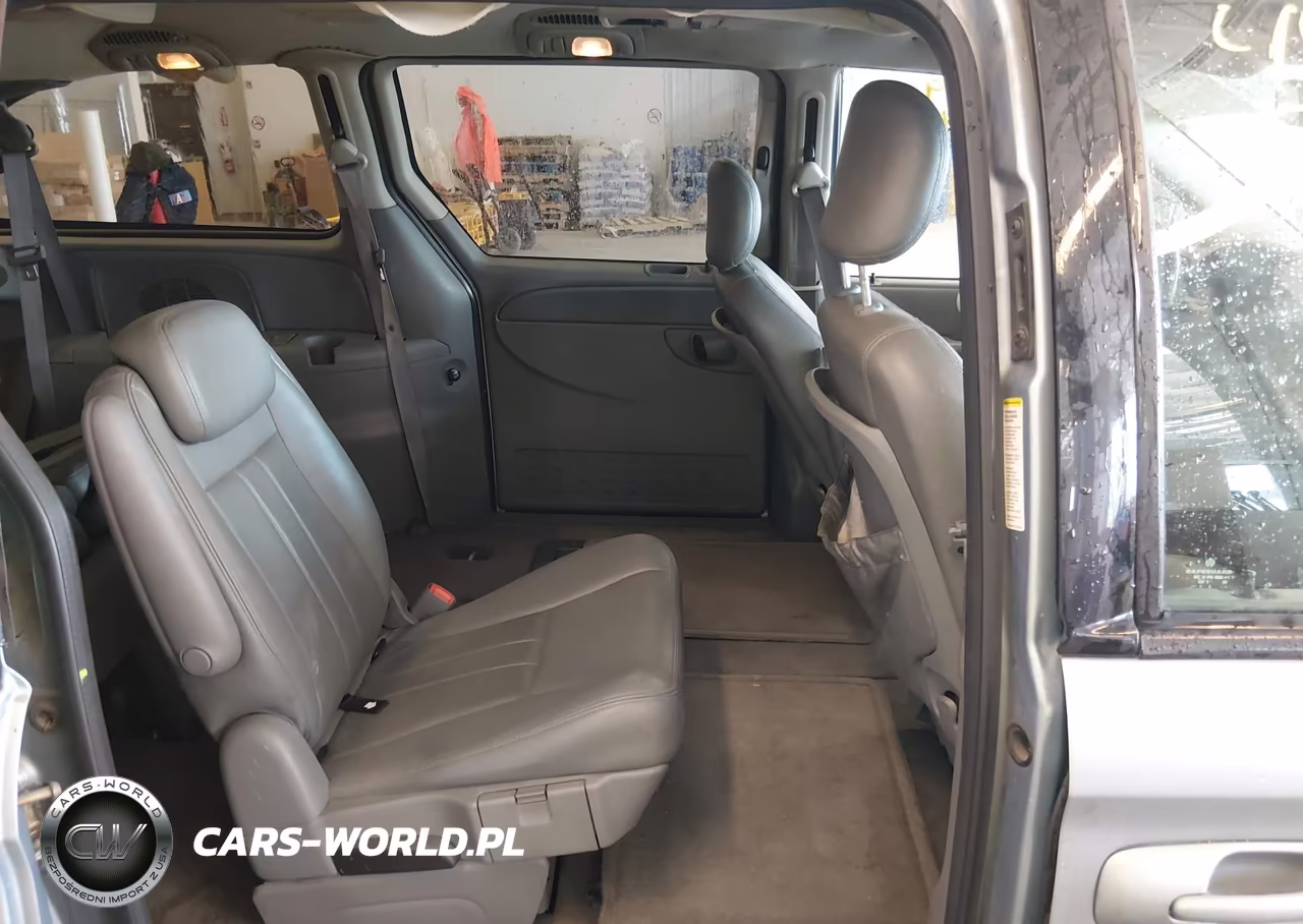 2005 Chrysler Town & Country Touring VIN:2C4GP54L35R558949 - 8