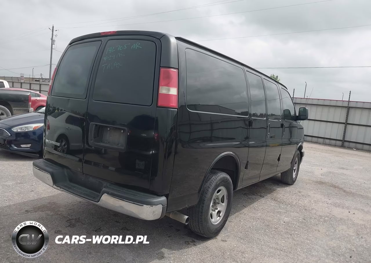 2008 Chevrolet Express Work Van VIN:1GCFG15X181142705 - 4