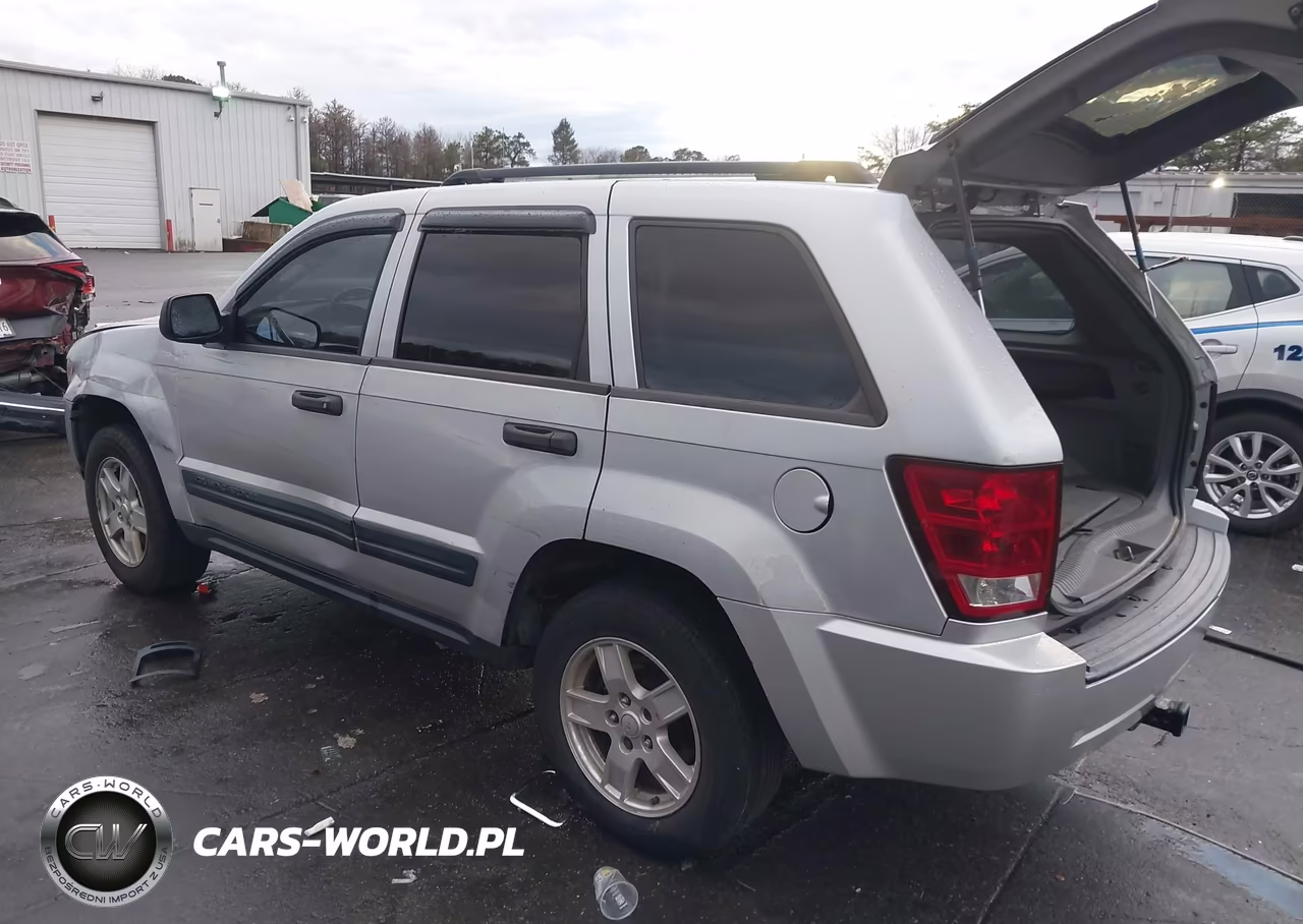 2005 Jeep Grand Cherokee Laredo VIN:1J4GR48K05C638914 - 3