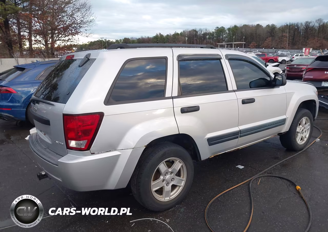 2005 Jeep Grand Cherokee Laredo VIN:1J4GR48K05C638914 - 4