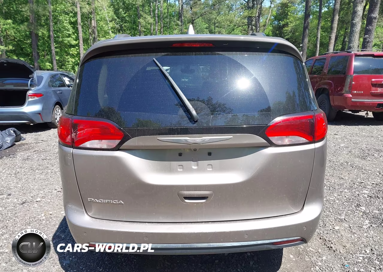 2017 Chrysler Pacifica Touring-L Plus VIN:2C4RC1EG2HR554975 - 16