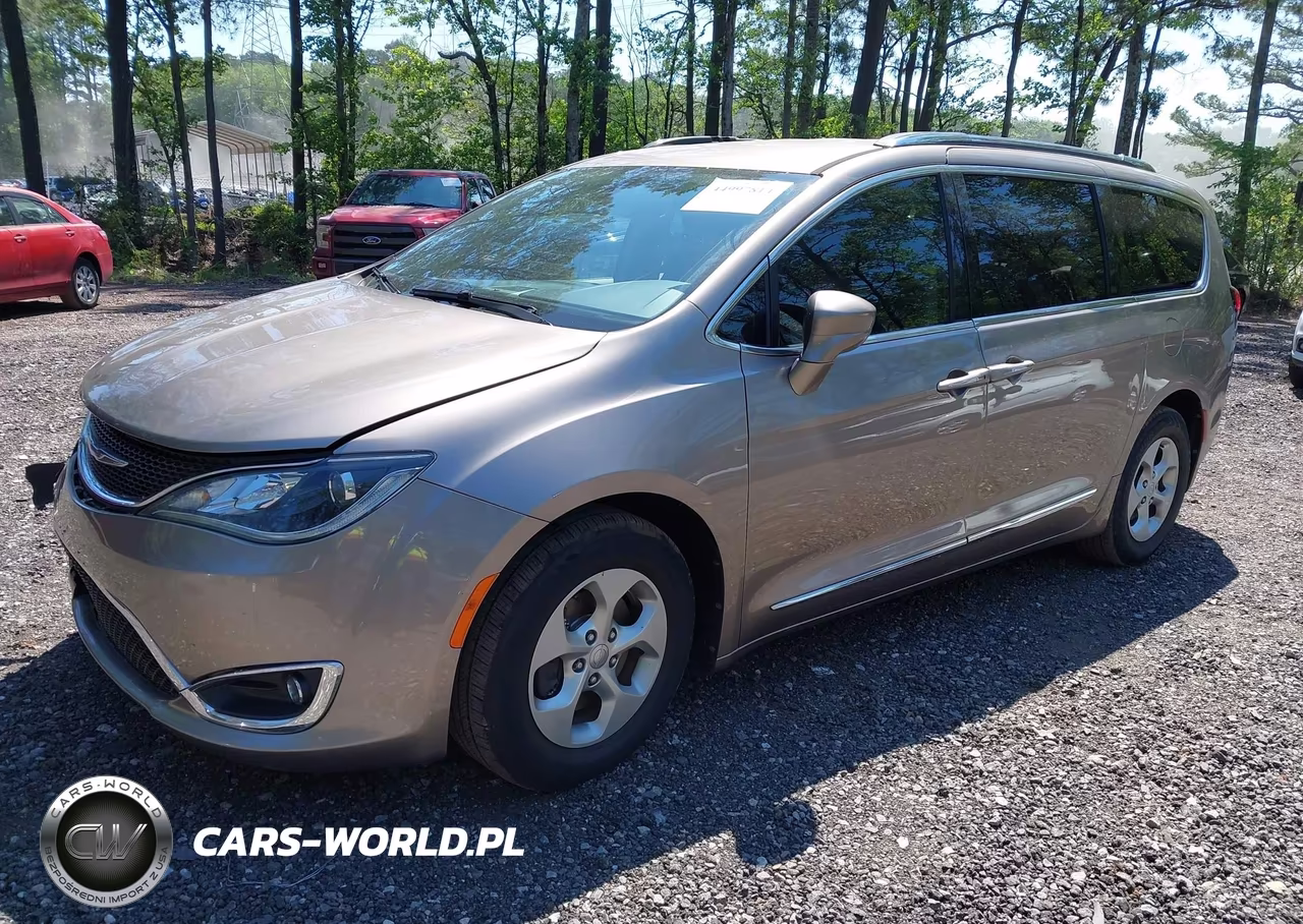2017 Chrysler Pacifica Touring-L Plus VIN:2C4RC1EG2HR554975 - 2