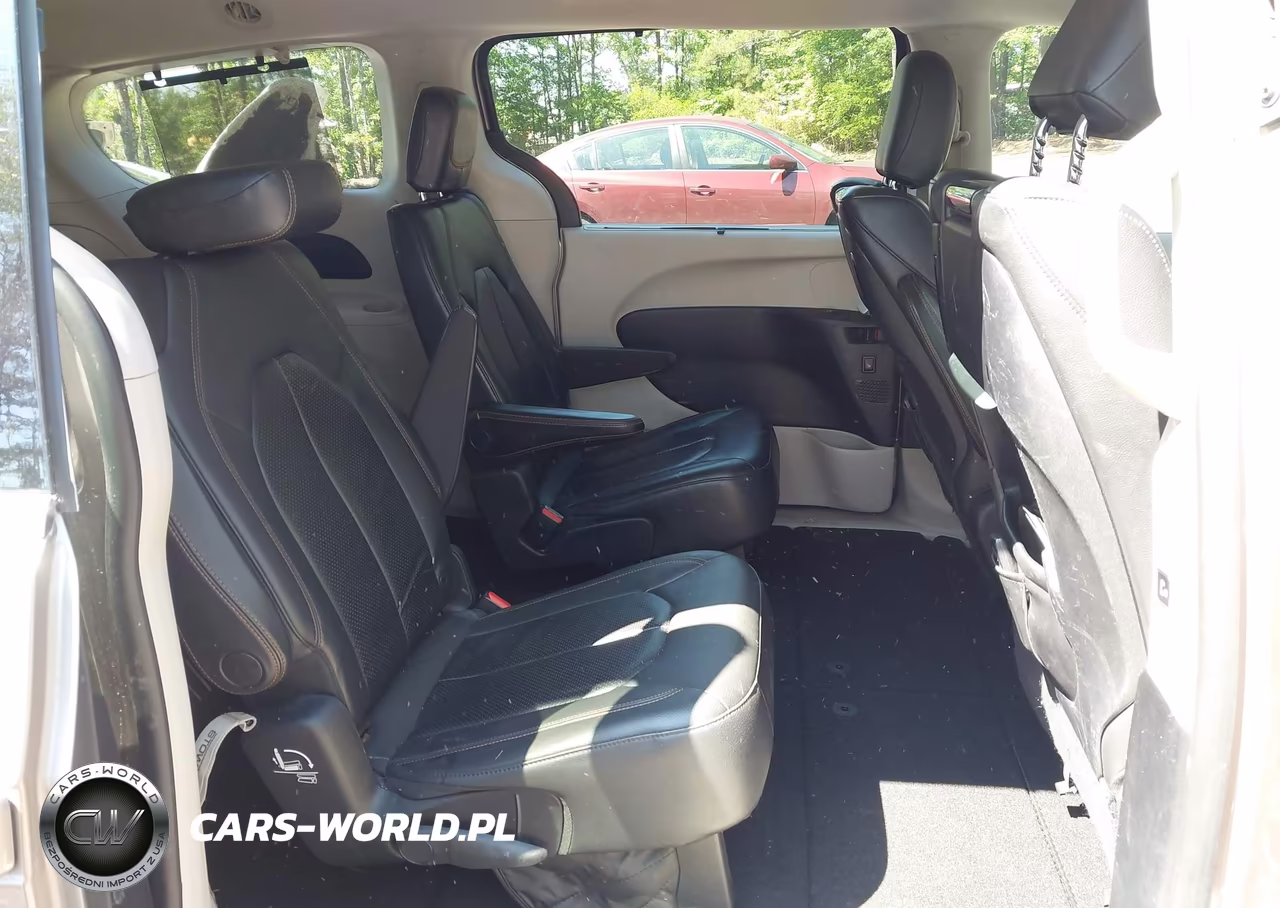 2017 Chrysler Pacifica Touring-L Plus VIN:2C4RC1EG2HR554975 - 8
