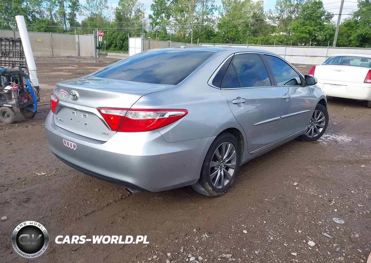 2017 Toyota Camry Xle VIN:4T1BF1FKXHU643722 - 4
