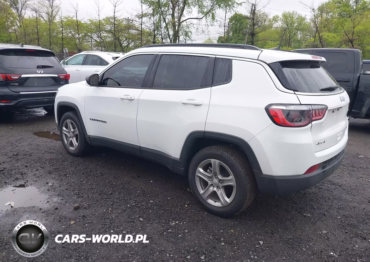 2024 Jeep Compass Latitude 4X4 VIN:3C4NJDBN5RT604906 - 3