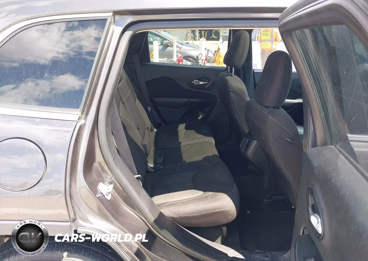 2016 Jeep Cherokee Latitude VIN:1C4PJMCB7GW112513 - 8
