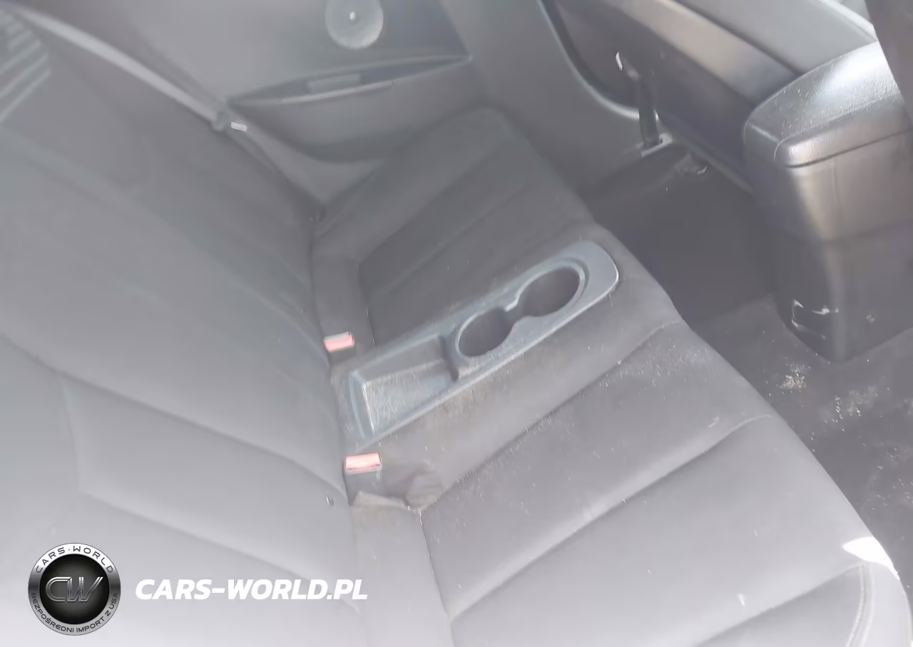 2016 Hyundai Veloster VIN:KMHTC6ADXGU276161 - 8