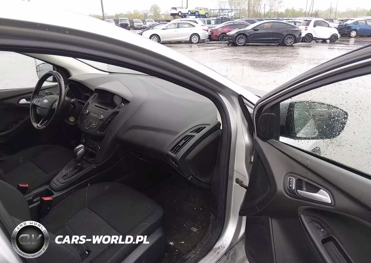 2016 Ford Focus Se VIN:1FADP3F20GL404096 - 5