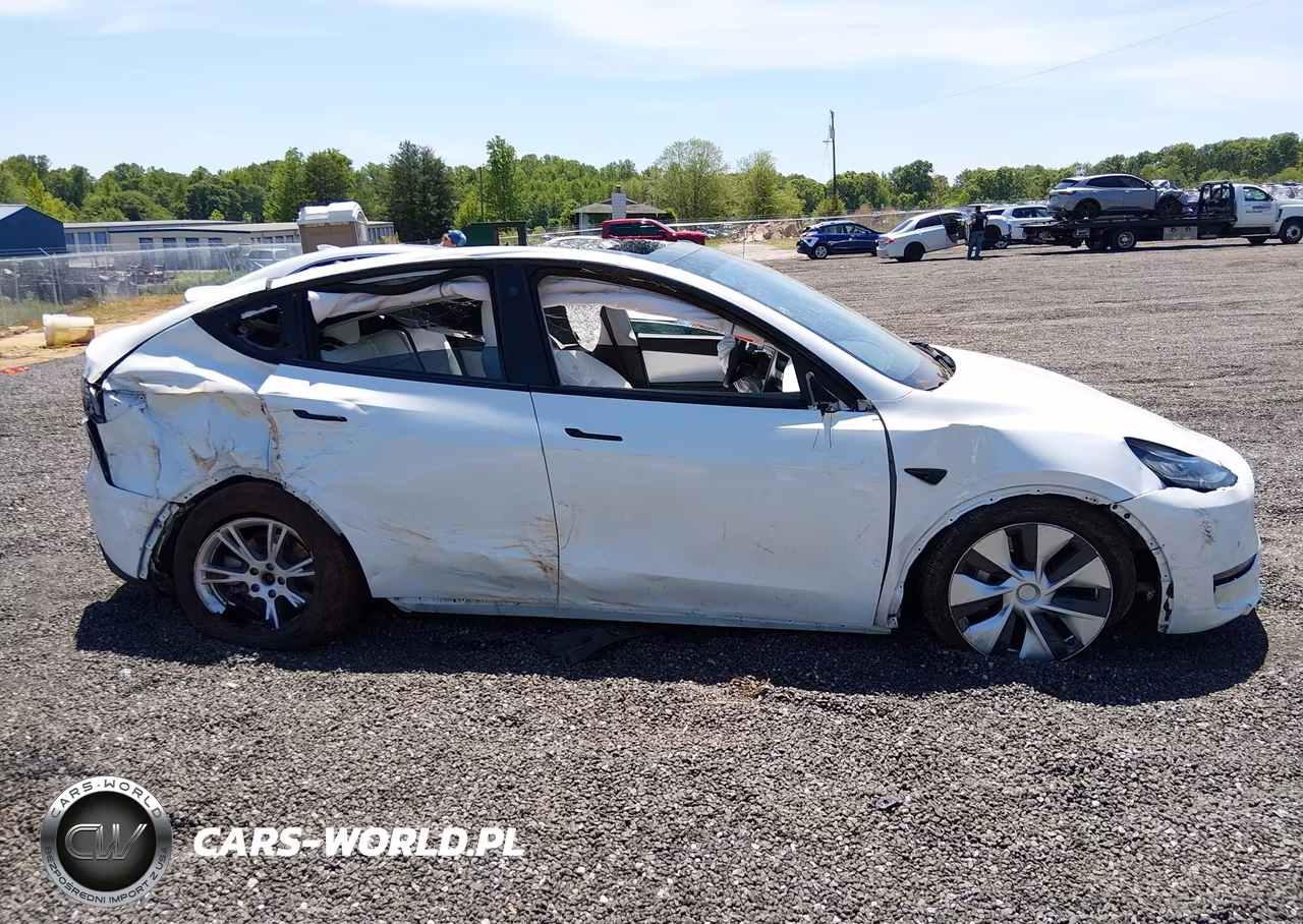 2022 Tesla Model Y Long Range Dual Motor All-Wheel Drive VIN:7SAYGDEE4NF320007 - 13
