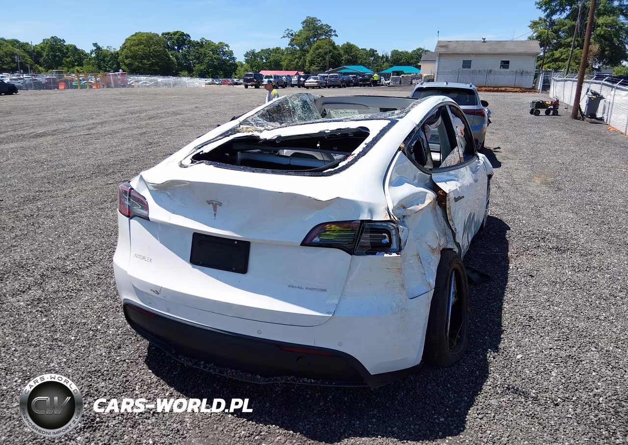2022 Tesla Model Y Long Range Dual Motor All-Wheel Drive VIN:7SAYGDEE4NF320007 - 20