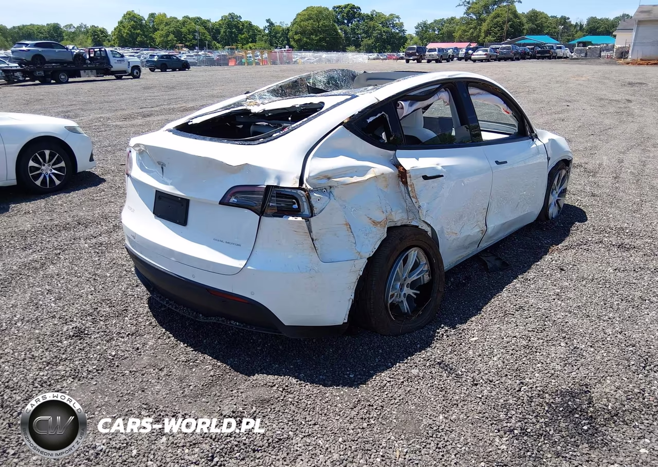 2022 Tesla Model Y Long Range Dual Motor All-Wheel Drive VIN:7SAYGDEE4NF320007 - 4
