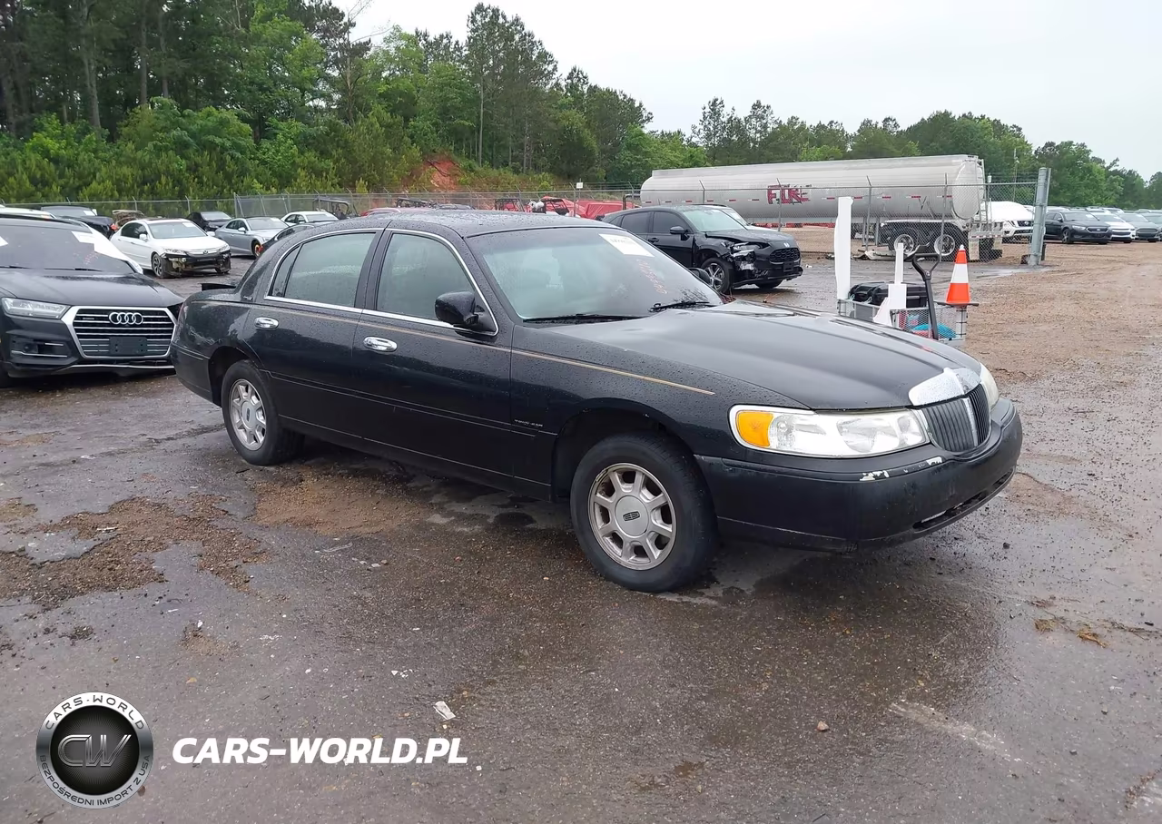 2000 Lincoln Town Car Signature