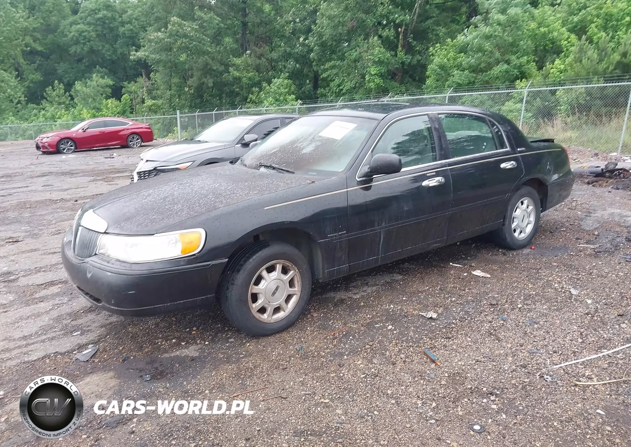 2000 Lincoln Town Car Signature VIN:1LNHM82W2YY873846 - 2