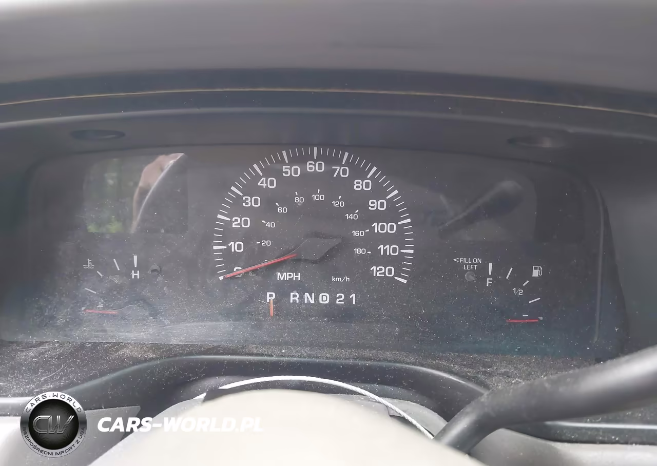 2000 Lincoln Town Car Signature VIN:1LNHM82W2YY873846 - 7