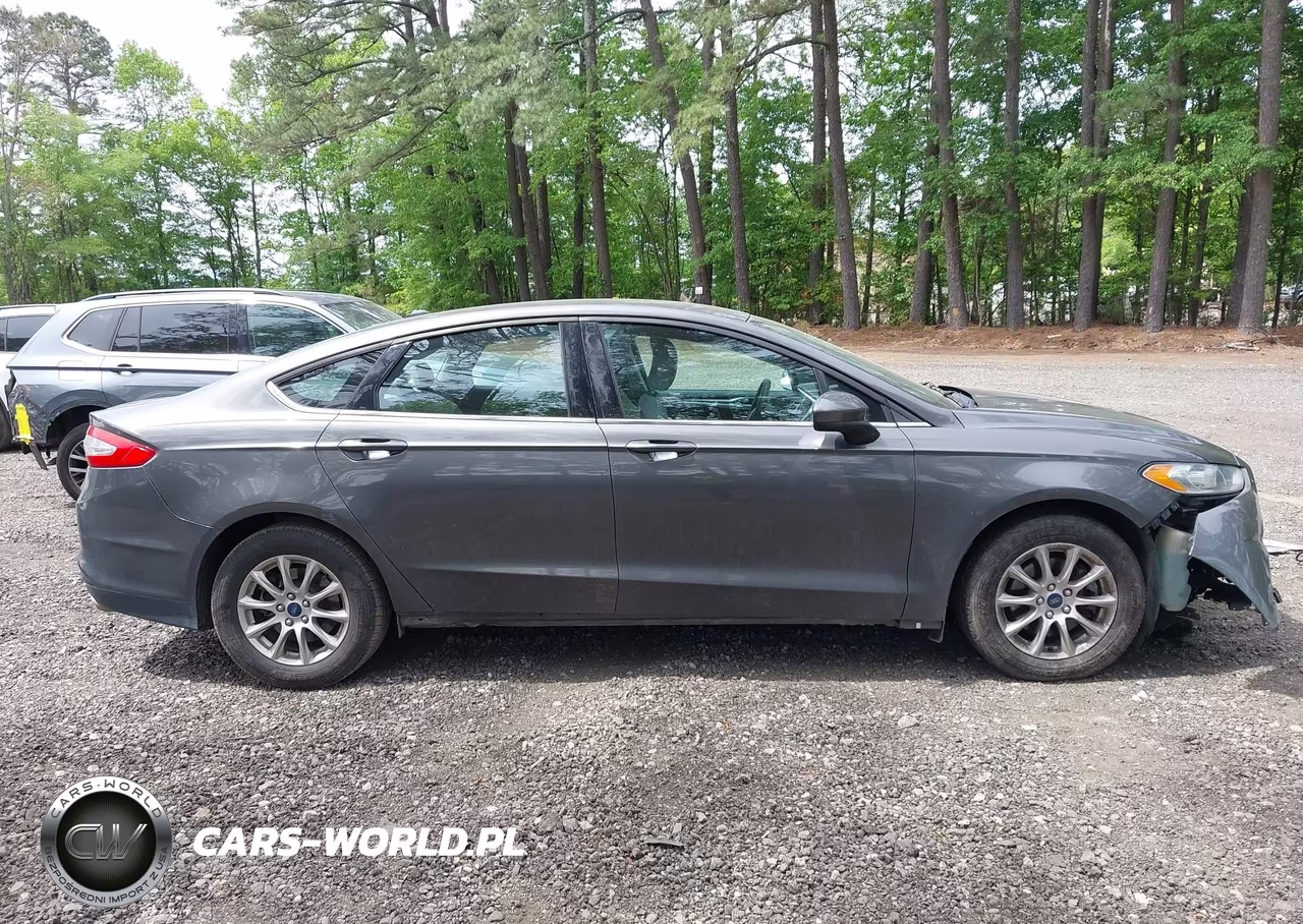 2015 Ford Fusion S VIN:3FA6P0G77FR301727 - 13