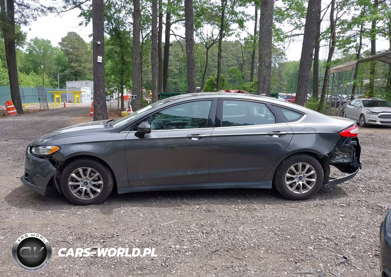 2015 Ford Fusion S VIN:3FA6P0G77FR301727 - 14