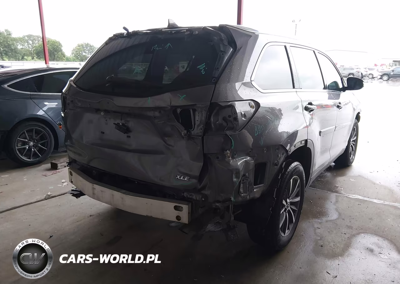2019 Toyota Highlander Xle VIN:5TDKZRFH0KS571178 - 4