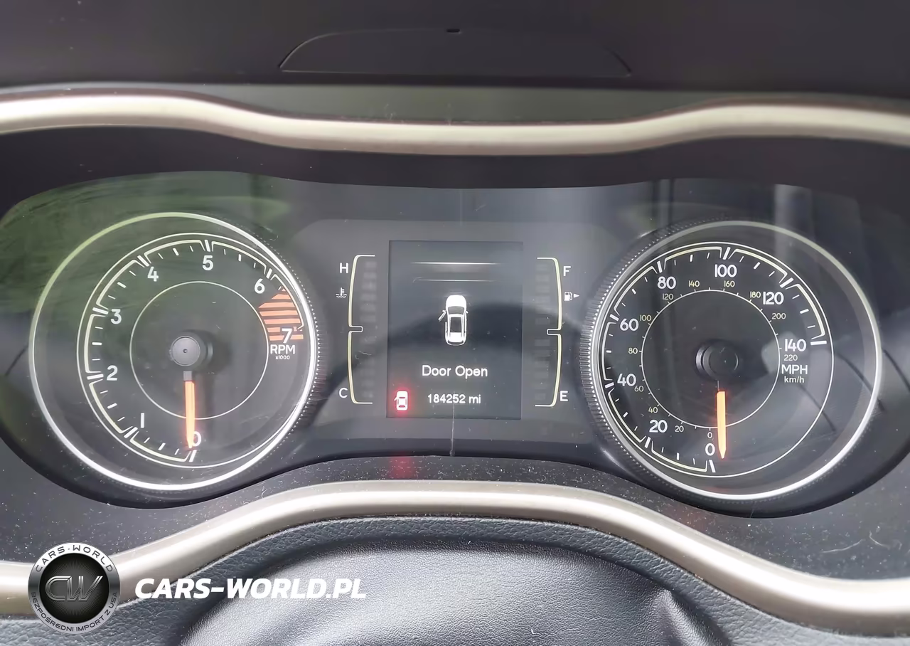 2016 Jeep Cherokee Latitude VIN:1C4PJMCB8GW109006 - 7