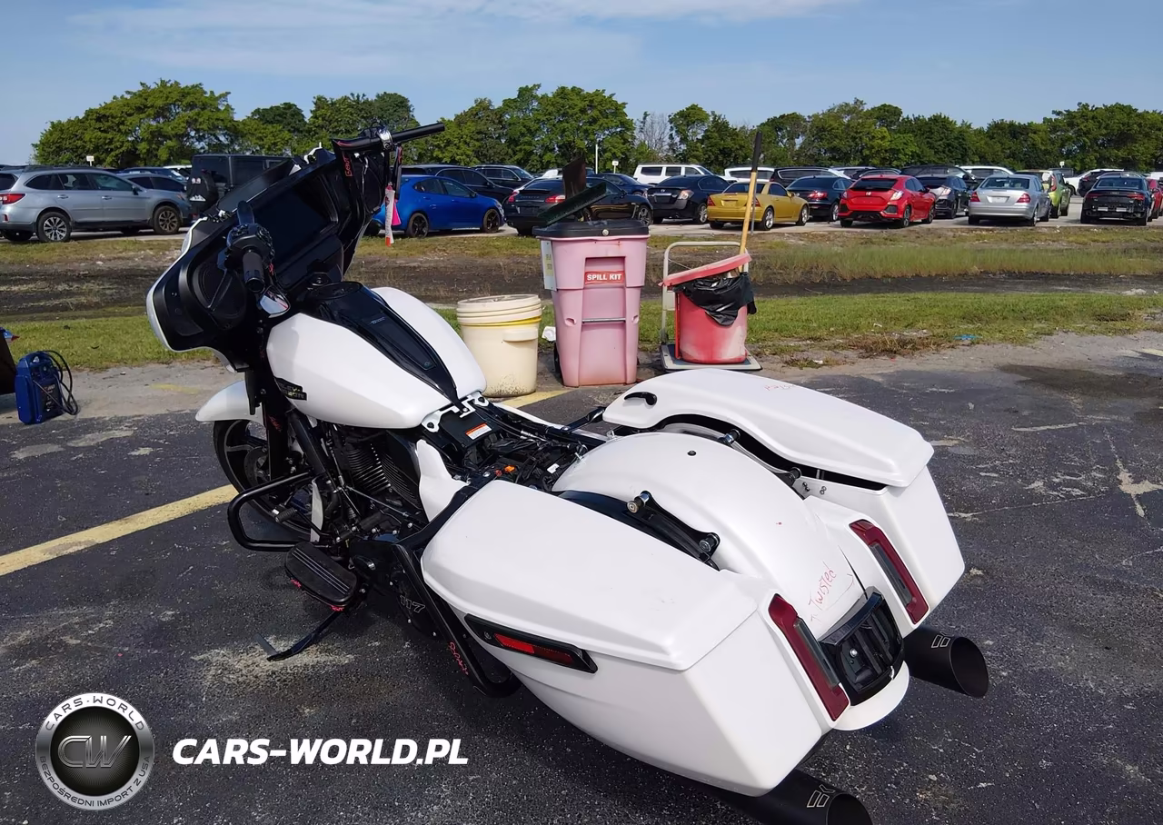 2025 Harley-Davidson Flhx VIN:1HD1KB718SB636969 - 3