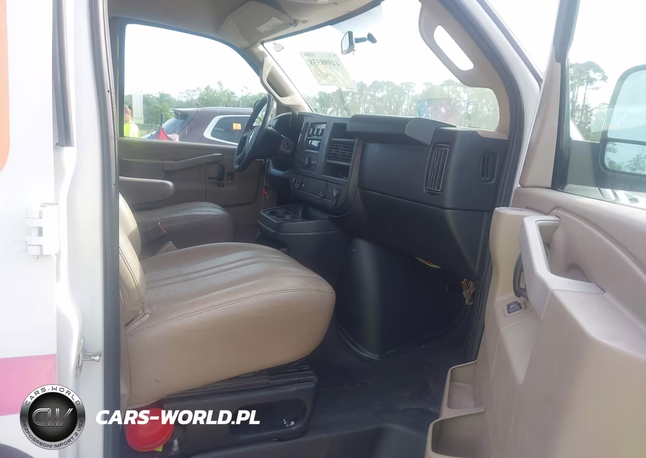 2017 Chevrolet Express 2500 Work Van VIN:1GCWGAFG3H1349112 - 5