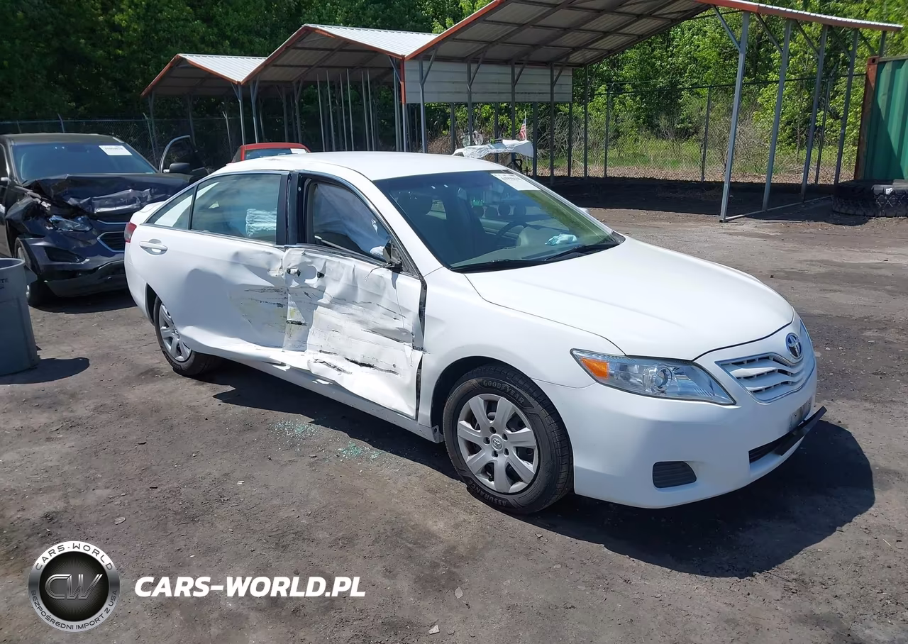 2010 Toyota Camry Le – zdjęcie 1 z 16