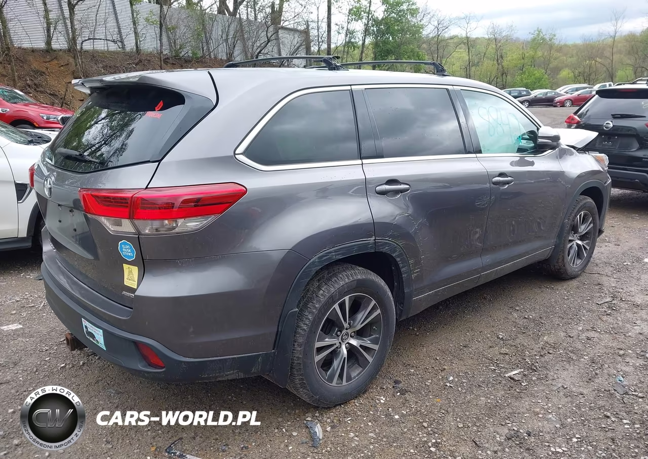 2017 Toyota Highlander Le VIN:5TDBZRFH4HS430400 - 4