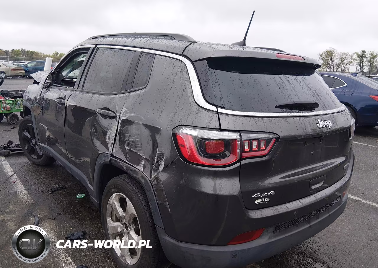 2018 Jeep Compass Latitude 4X4 VIN:3C4NJDBB4JT254694 - 3