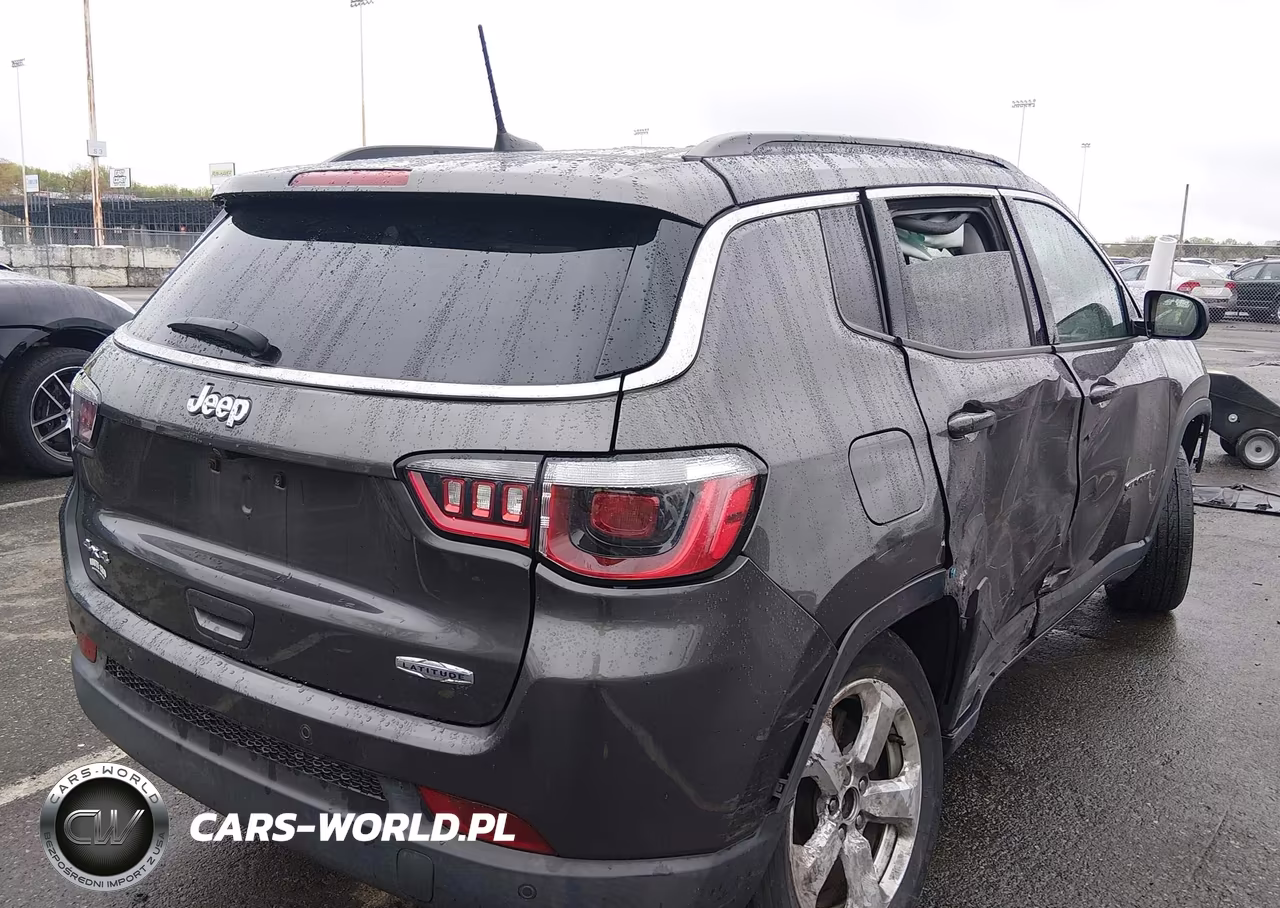 2018 Jeep Compass Latitude 4X4 VIN:3C4NJDBB4JT254694 - 4