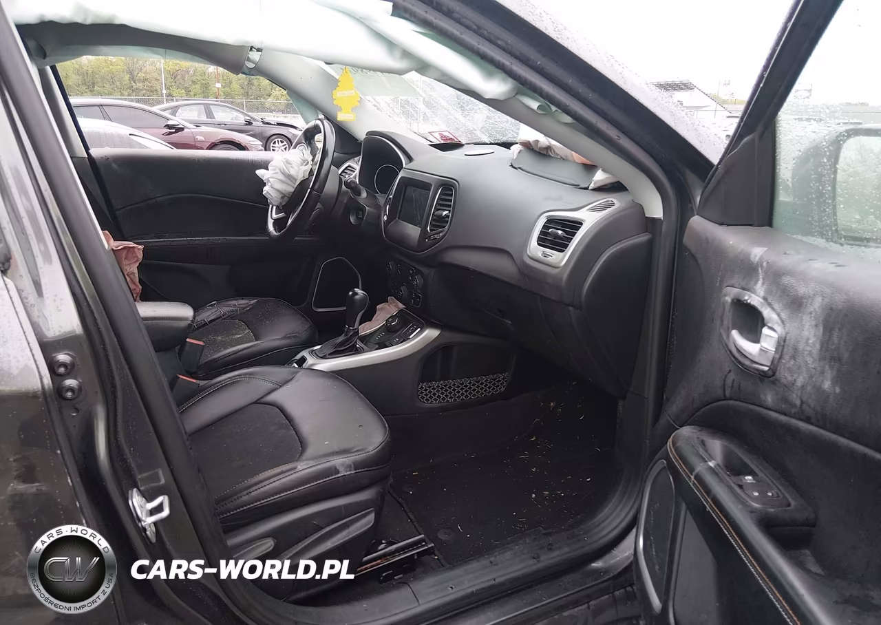 2018 Jeep Compass Latitude 4X4 VIN:3C4NJDBB4JT254694 - 5