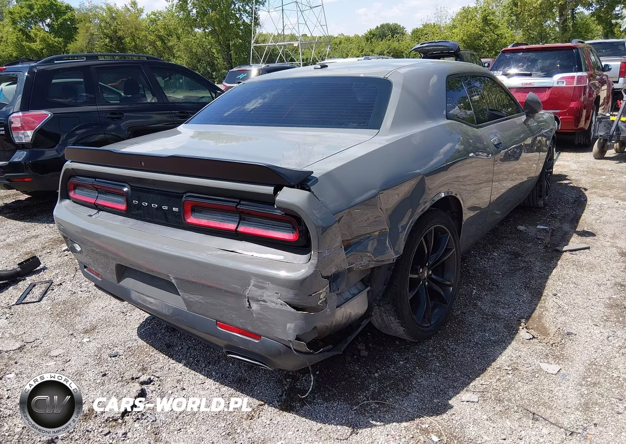 2017 Dodge Challenger Sxt VIN:2C3CDZAGXHH613904 - 4