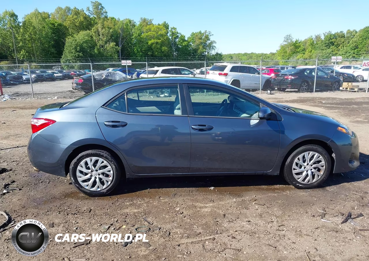 2019 Toyota Corolla Le VIN:2T1BURHE6KC193183 - 13
