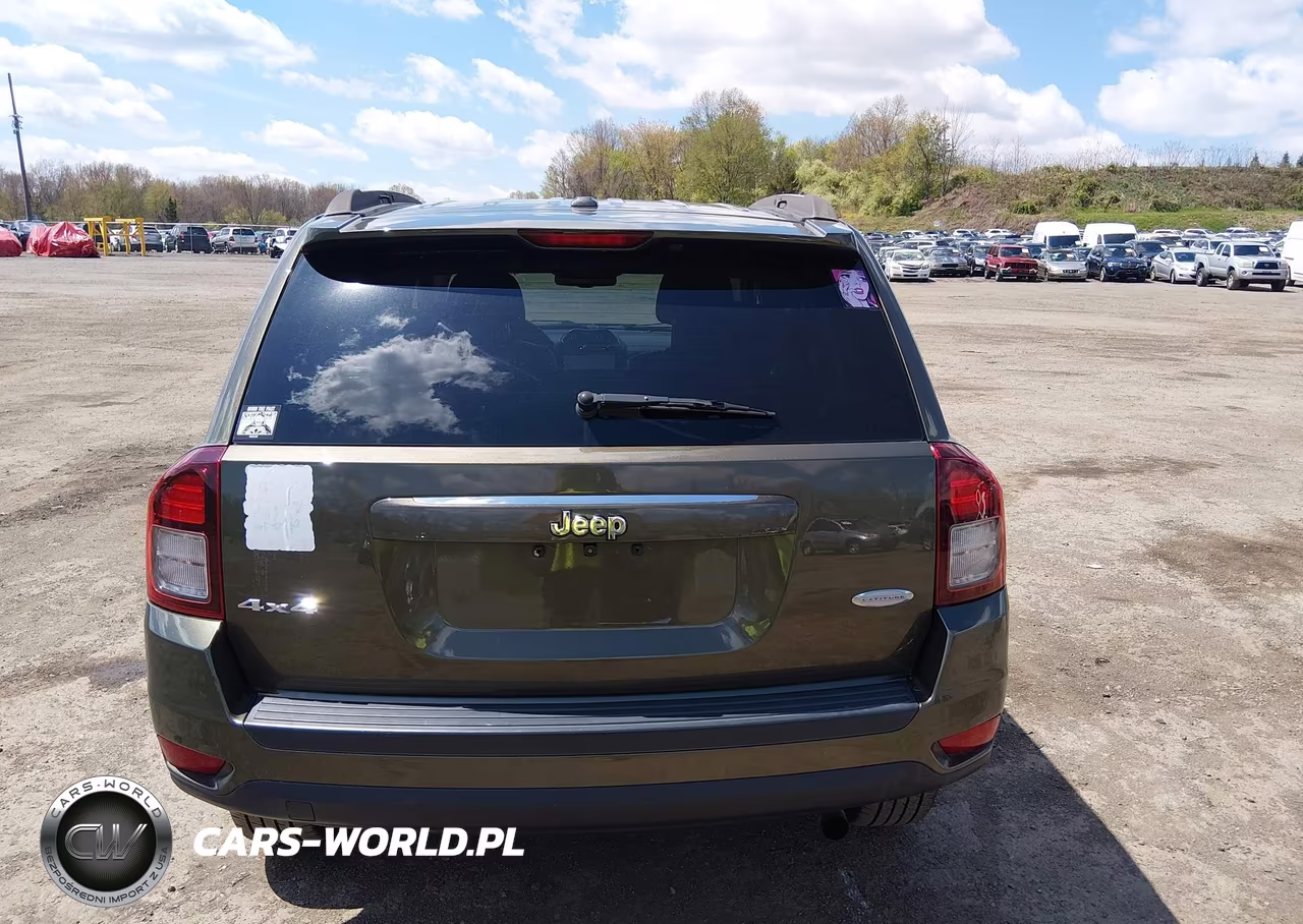 2016 Jeep Compass Latitude VIN:1C4NJDEB5GD586556 - 16