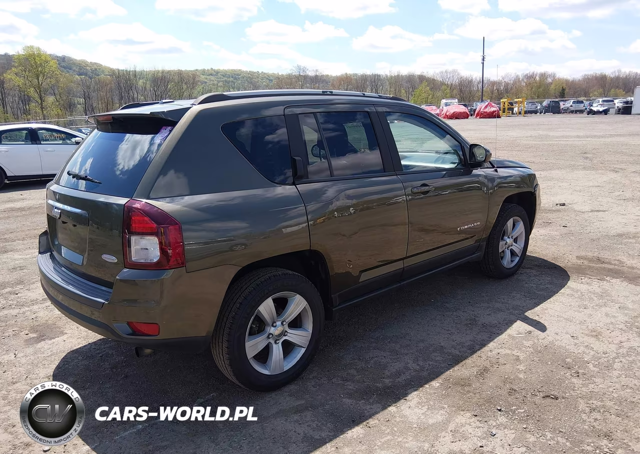 2016 Jeep Compass Latitude VIN:1C4NJDEB5GD586556 - 4