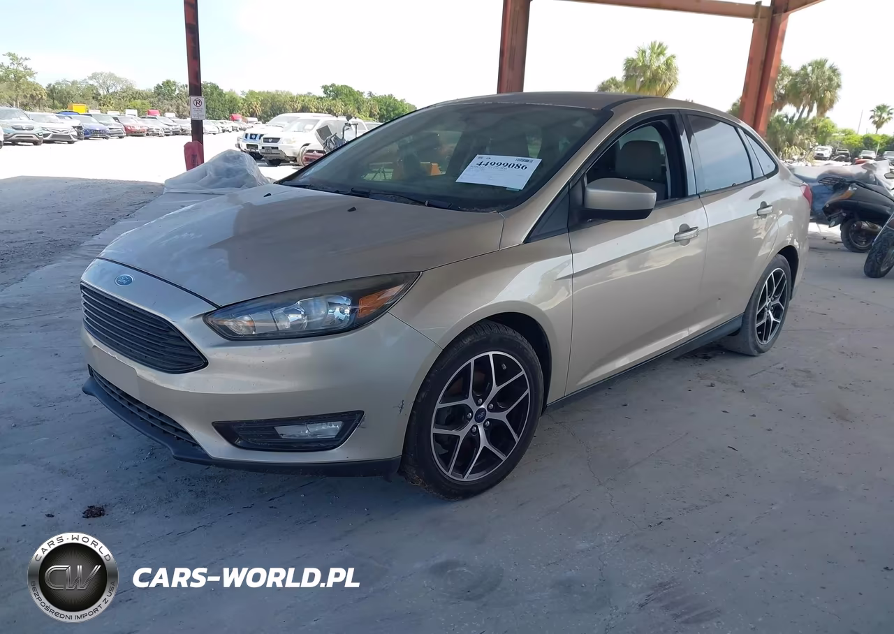 2018 Ford Focus Se VIN:1FADP3F28JL266007 - 2