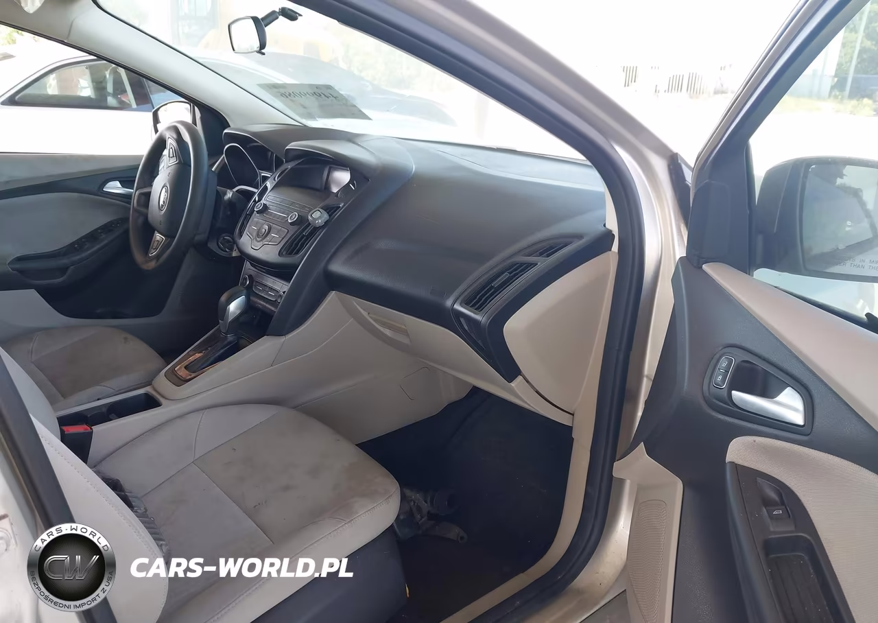 2018 Ford Focus Se VIN:1FADP3F28JL266007 - 5