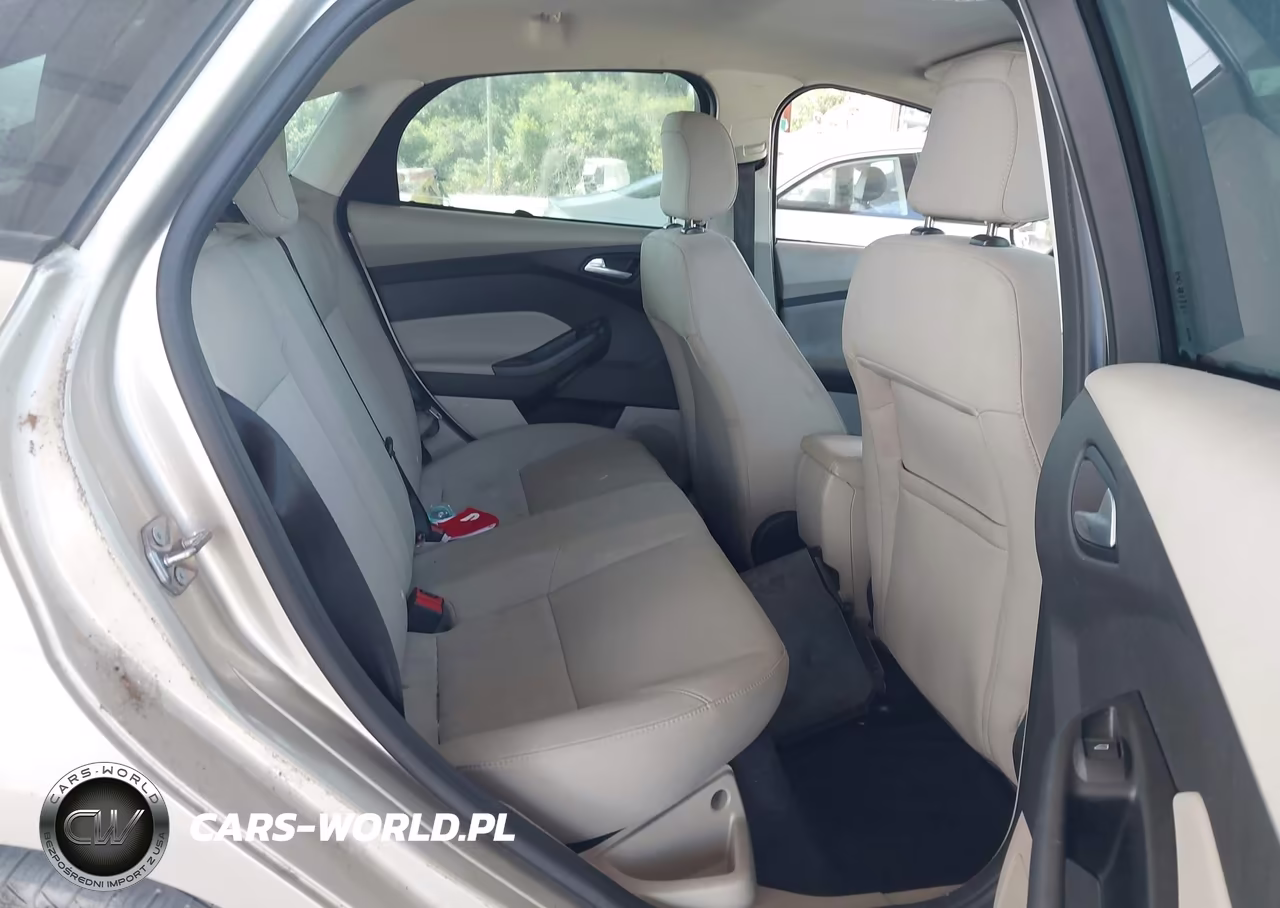 2018 Ford Focus Se VIN:1FADP3F28JL266007 - 8