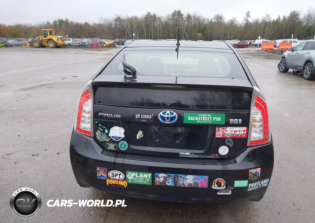 2015 Toyota Prius Two VIN:JTDKN3DUXF0444925 - 16