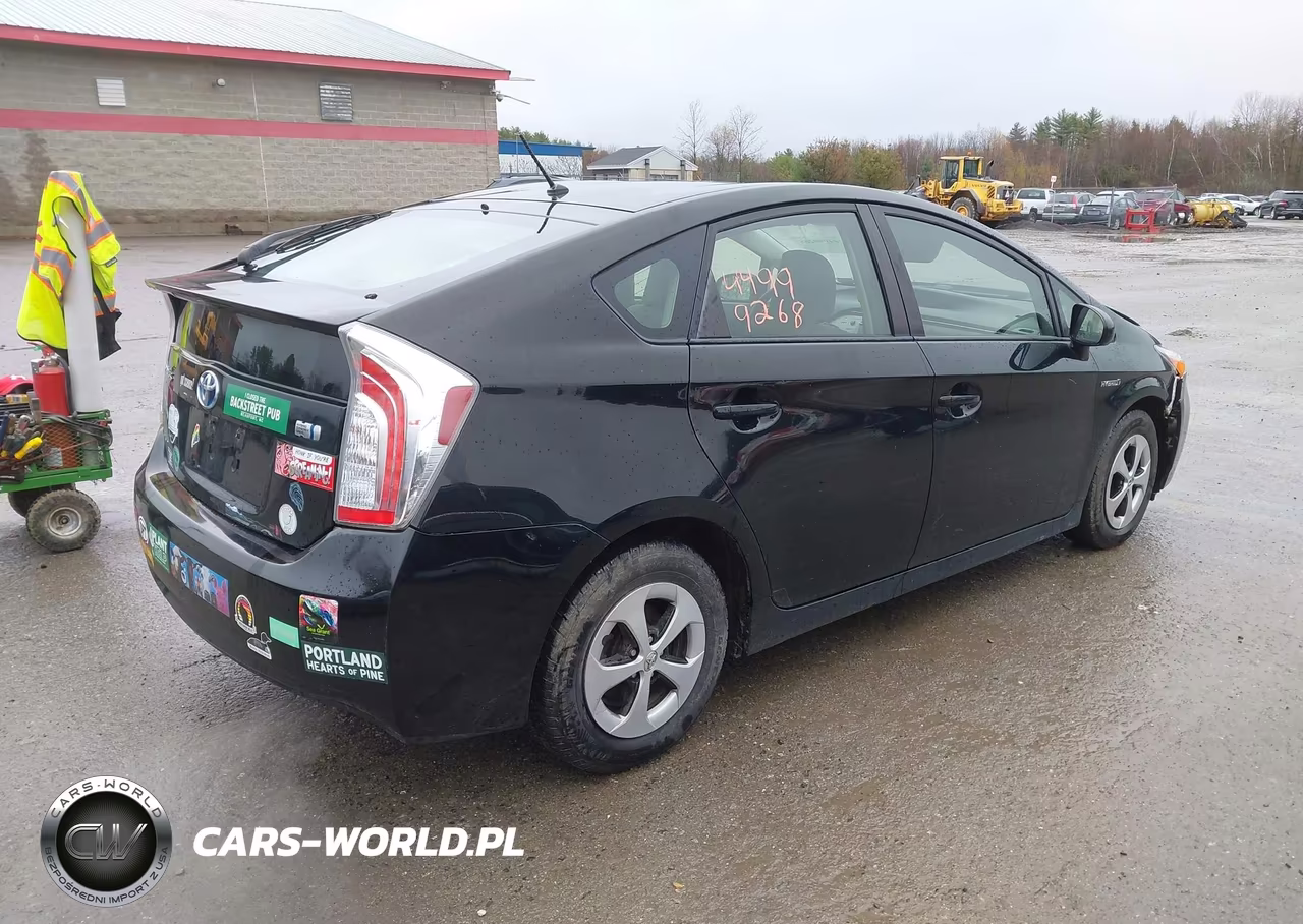 2015 Toyota Prius Two VIN:JTDKN3DUXF0444925 - 4