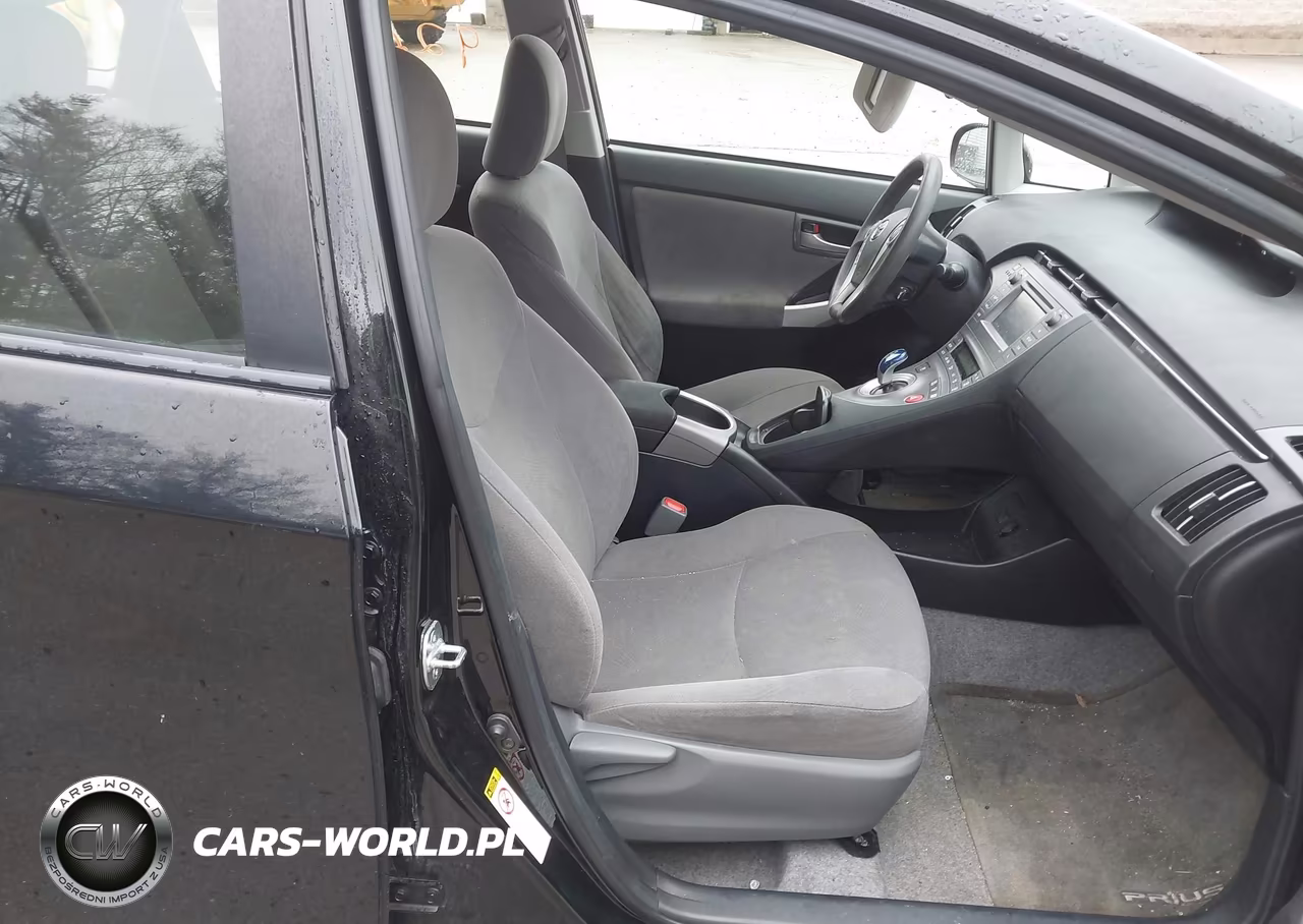 2015 Toyota Prius Two VIN:JTDKN3DUXF0444925 - 5