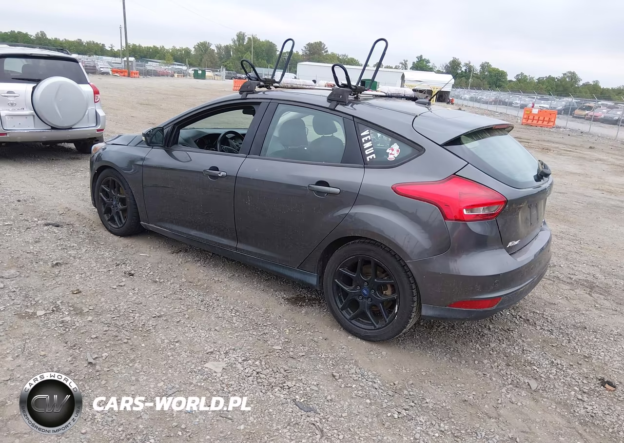 2016 Ford Focus Se VIN:1FADP3K25GL332902 - 3