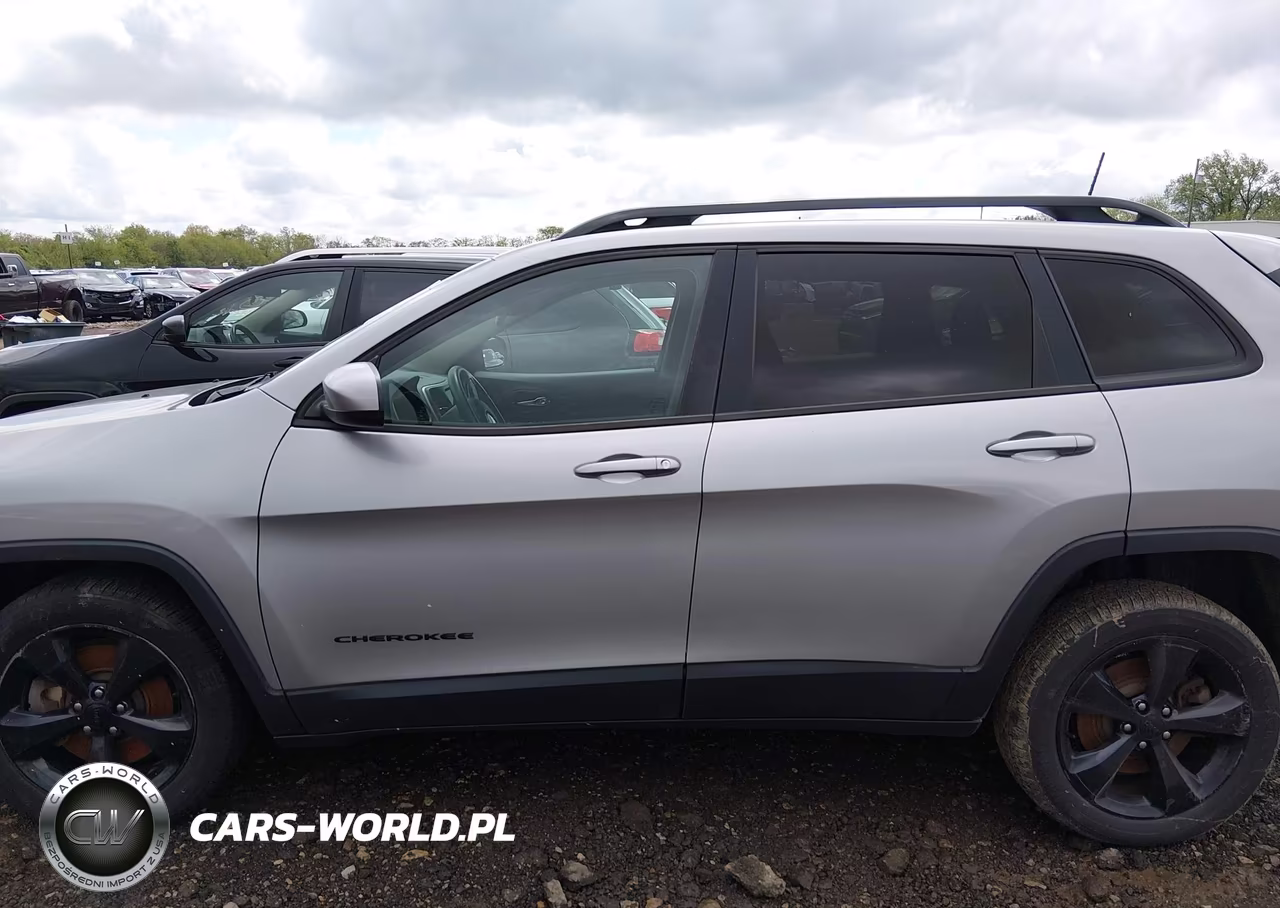 2016 Jeep Cherokee Altitude VIN:1C4PJLCSXGW135469 - 14
