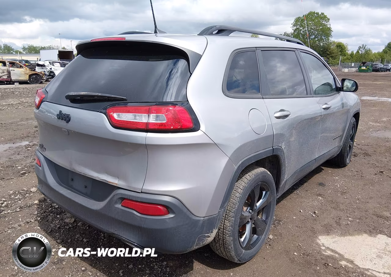2016 Jeep Cherokee Altitude VIN:1C4PJLCSXGW135469 - 4
