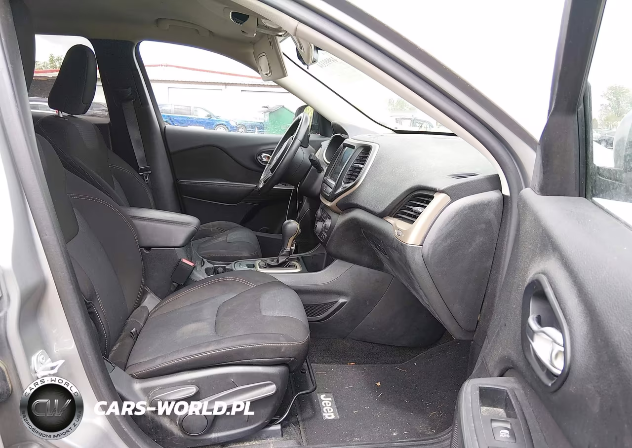 2016 Jeep Cherokee Altitude VIN:1C4PJLCSXGW135469 - 5