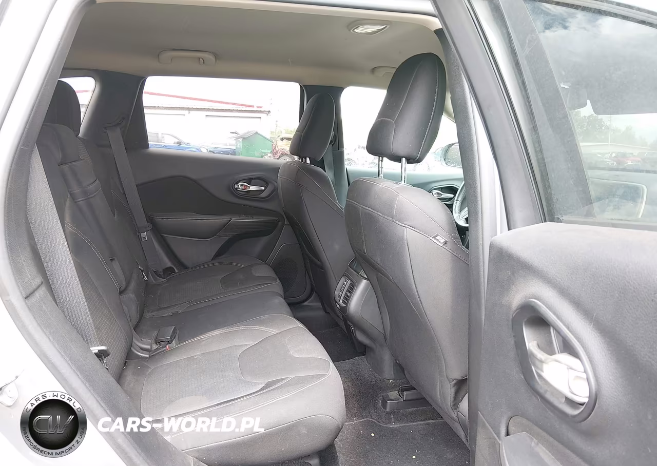 2016 Jeep Cherokee Altitude VIN:1C4PJLCSXGW135469 - 8