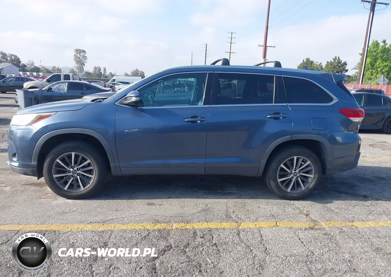 2018 Toyota Highlander Xle VIN:5TDKZRFH8JS285237 - 14