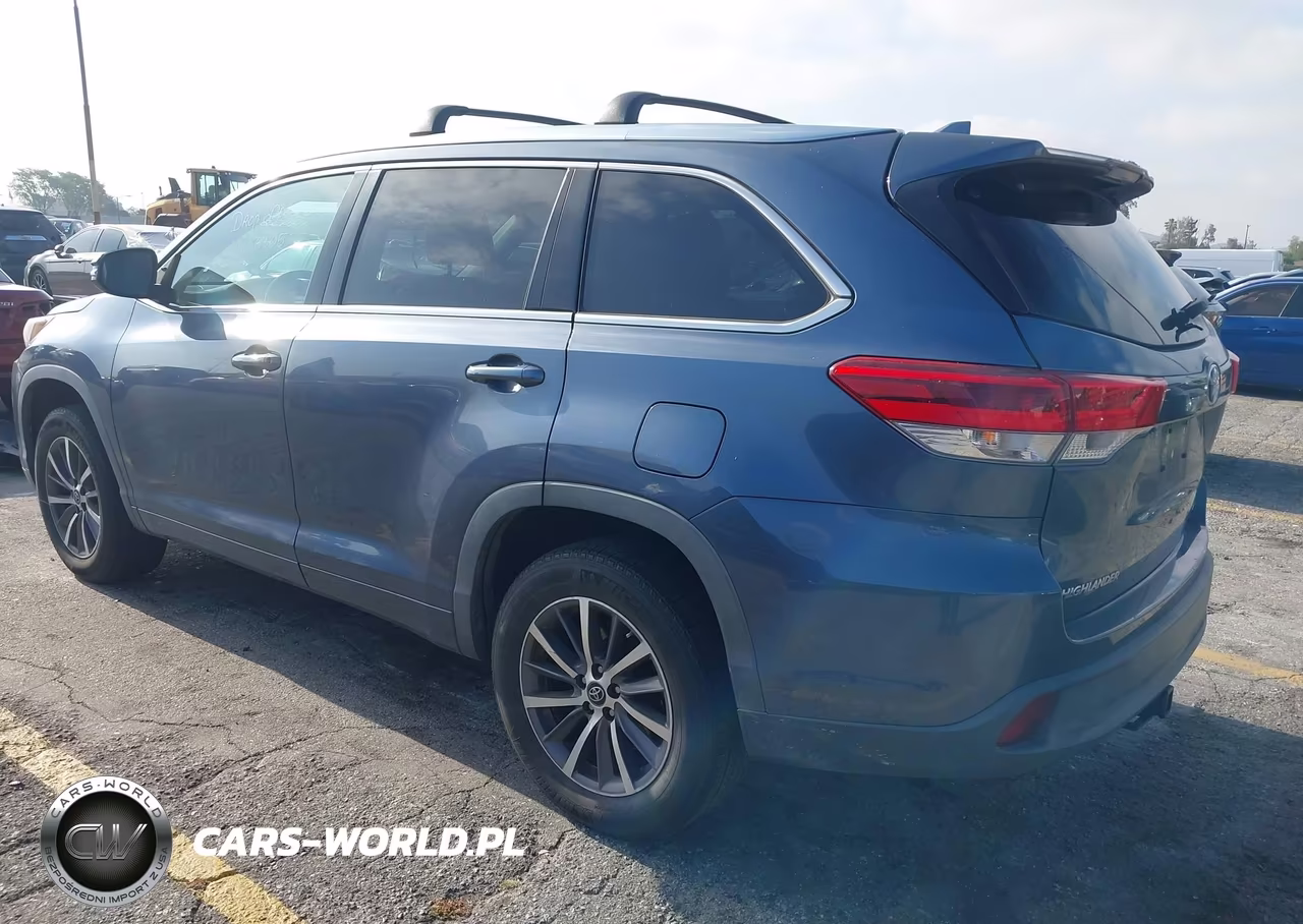2018 Toyota Highlander Xle VIN:5TDKZRFH8JS285237 - 3