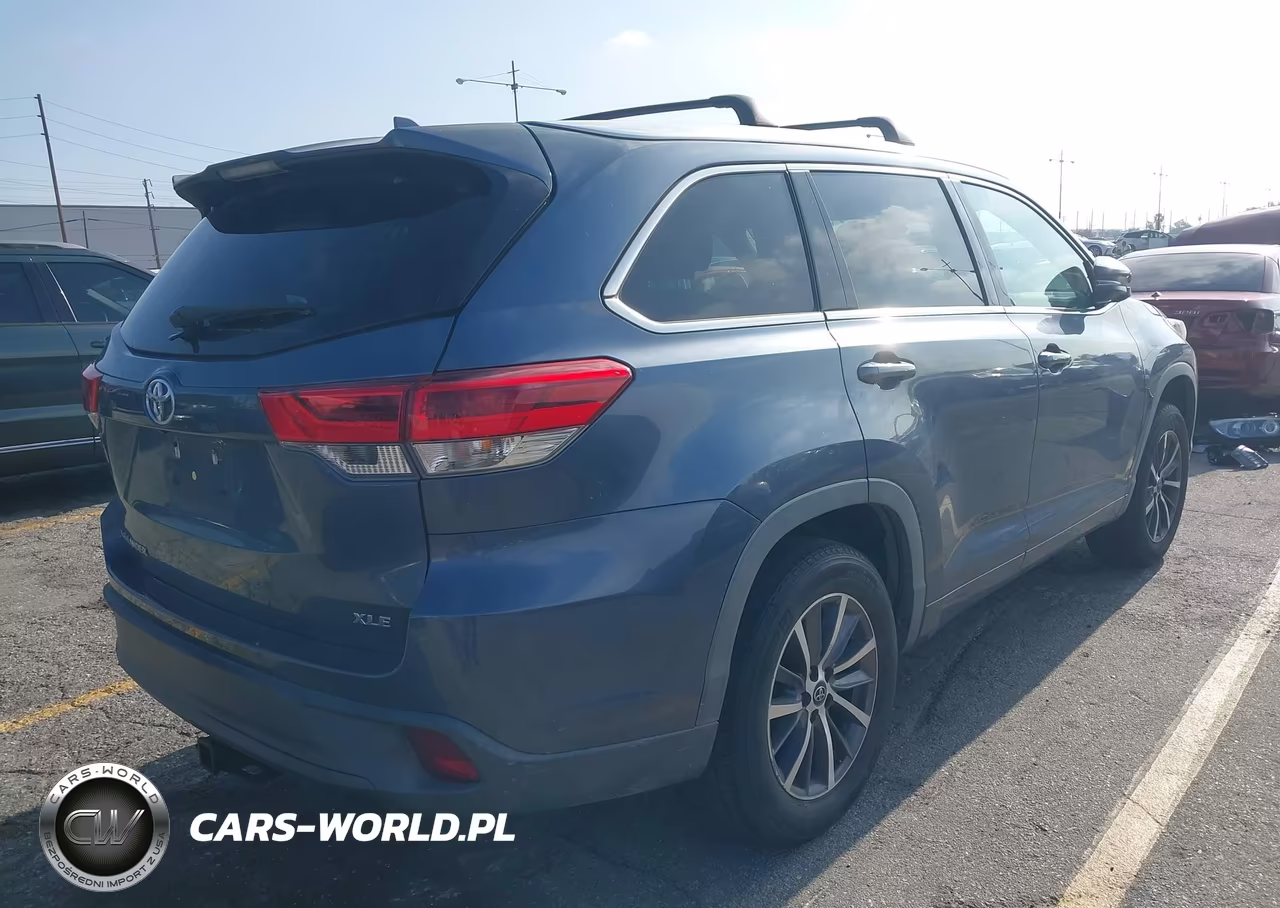 2018 Toyota Highlander Xle VIN:5TDKZRFH8JS285237 - 4