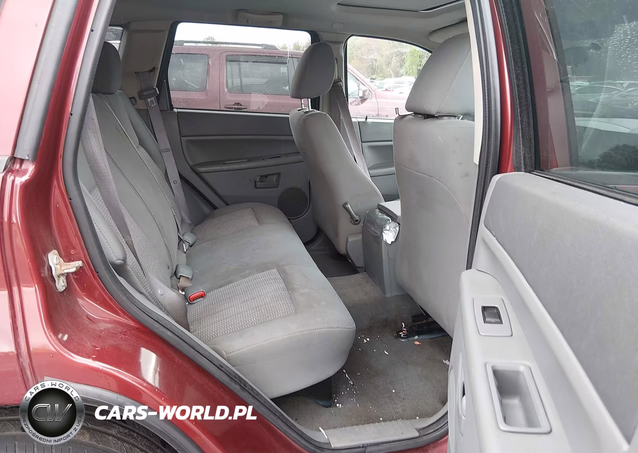 2007 Jeep Grand Cherokee Laredo VIN:1J8GR48K07C588372 - 8