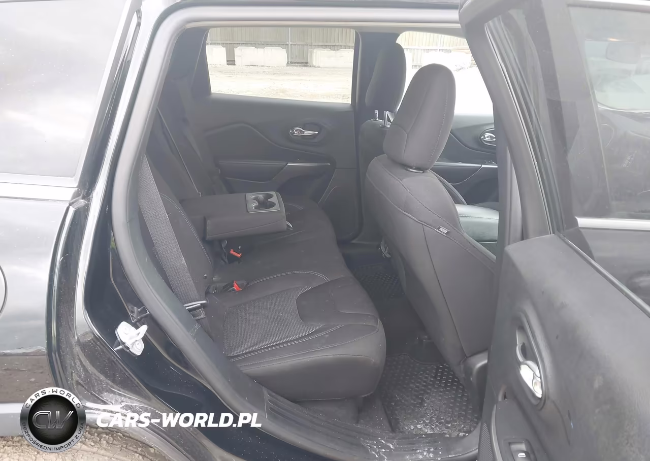 2019 Jeep Cherokee Latitude 4X4 VIN:1C4PJMCB8KD453794 - 8